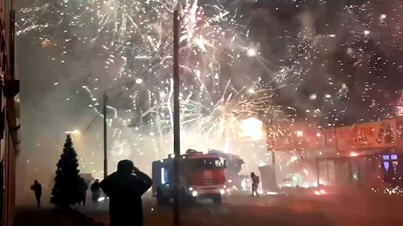 Předčasný Silvestr: V Rusku vzplál sklad s pyrotechnikou